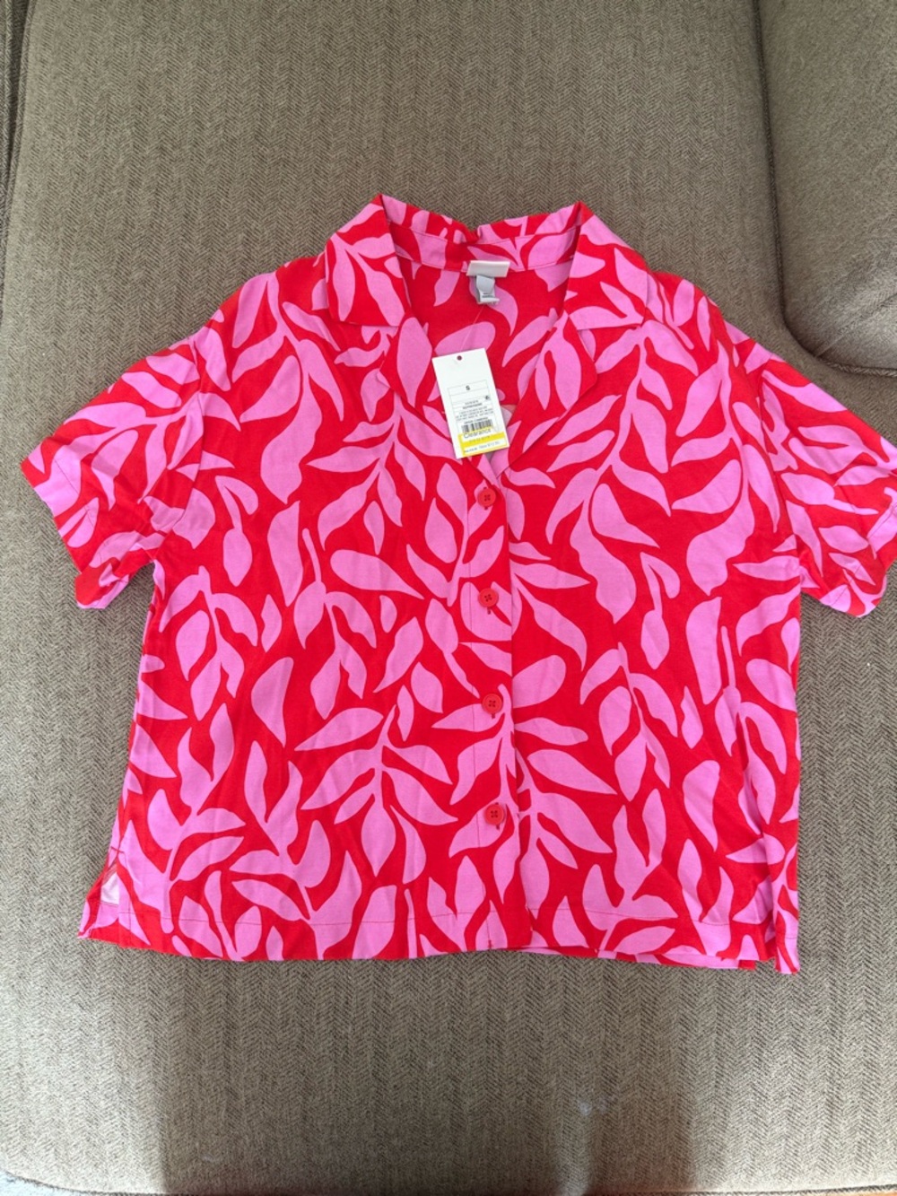 NWT Cotton-Linen Pink and Red Leaf Pattern Short Sleeve Button-Down Shirt - Picture 4 of 8